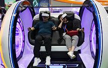 展會(huì)上觀眾體驗(yàn)館時(shí)空穿梭機(jī)2vr蛋椅設(shè)備