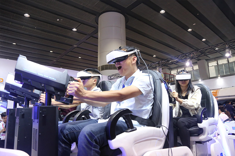 樂客VR設(shè)備未來系列：時空之門，客戶現(xiàn)場體驗